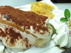 料理メニュー写真 白桃と濃厚チョコのティラミス