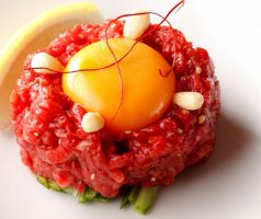 料理メニュー写真 ユッケ