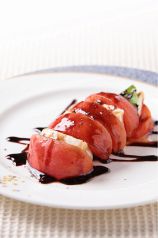 料理メニュー写真&nbsp;トマトとフレッシュモッツァレラ