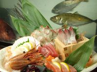 生簀からさばく鮮魚は絶品