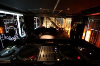 店内にはＤＪブースも完備