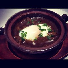 料理メニュー写真 名物もつのカレー煮込み