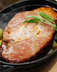 料理メニュー写真&nbsp;肉塊！400ｇローストポーク