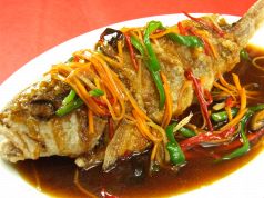 料理メニュー写真 本日の魚の唐揚げ・中華風あんかけ(1尾)