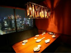 夜景を眺める席