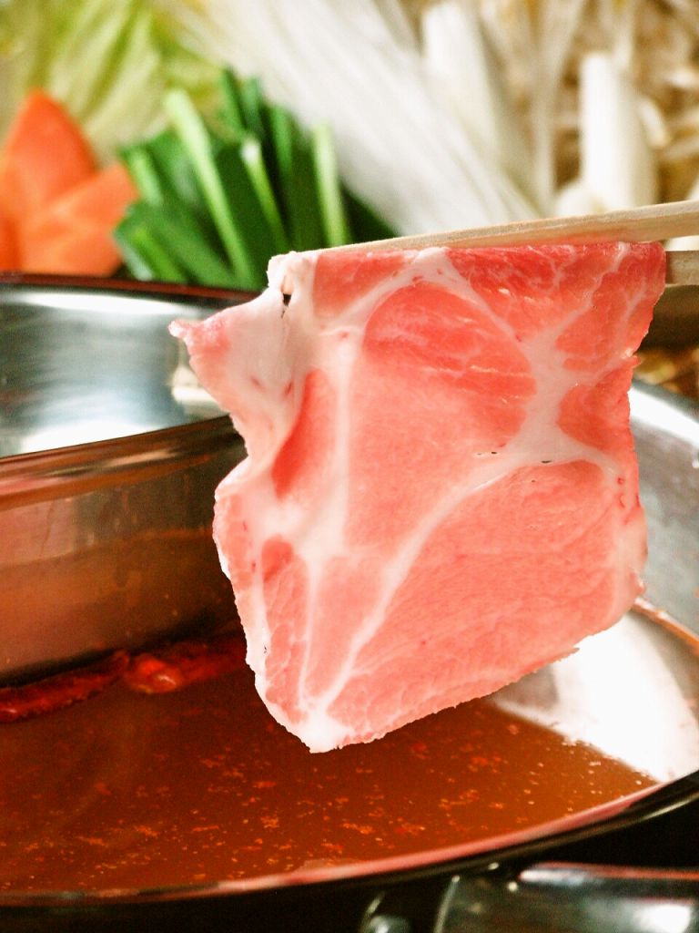 スープは定番昆布ダシ、火鍋、豆乳、特製塩とんこつ、濃厚味噌の5種類から1種類を選択!