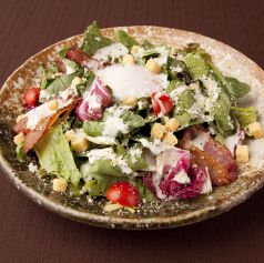 料理メニュー写真&nbsp;ほうれん草とベーコンの温玉サラダ