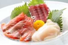 料理メニュー写真&nbsp;トロサーモン/水タコ/ホタテ/マグロ/イズミ鯛のお刺身