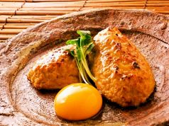 料理メニュー写真&nbsp;自信満々のつくね(卵黄付)