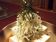 料理メニュー写真&nbsp;トウフの上に大根サラダ