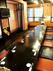 骨付鳥専門店 釜焼鳥本舗 おやひなや 三宮店の雰囲気1