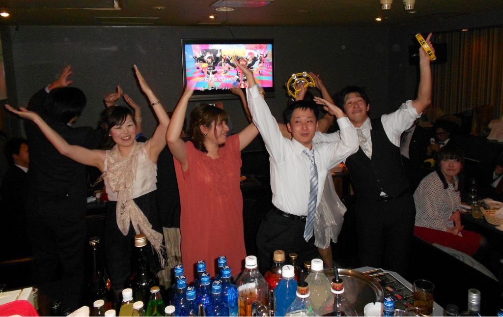 【幸せな二人を撮影】　店長さんがラブラブな新郎新婦を激写★