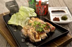 料理メニュー写真 会津地鶏の鉄板焼き 生七味添え
