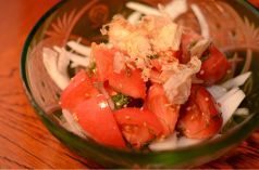 料理メニュー写真&nbsp;トマトと大葉の黒酢和え