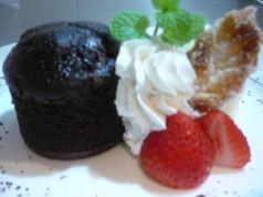 料理メニュー写真 フォンダンショコラ アイス添え