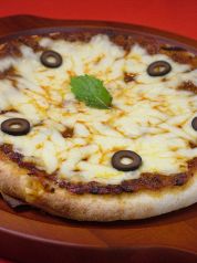 料理メニュー写真 ミートソースのピッツァ 24cm