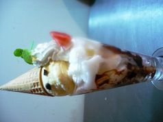 料理メニュー写真 コックさんの気まぐれパフェ