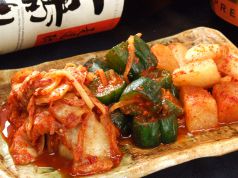 料理メニュー写真 自家製キムチ盛り合わせ