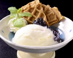 料理メニュー写真&nbsp;北海道クリームチーズアイスとオランダぜんべい