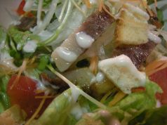 料理メニュー写真 淡路牛のスモーク シーザーサラダ