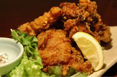 料理メニュー写真&nbsp;若鶏のジューシーでか唐揚げ（１枚/３枚/５枚）