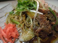 料理メニュー写真 牛すじの焼きそば(塩 又はソース)