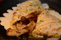 料理メニュー写真&nbsp;馳輪のオムレツ（とろろ明太/肉味噌チーズ/ポテサラin/鮭とキノコ/さっぱり和風）