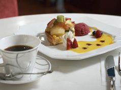 ル サロン カフェ フロ 大丸東京店の写真