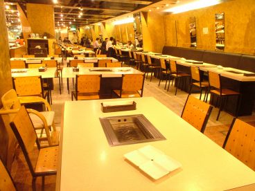カルネステーション 銀座本店 焼肉の雰囲気1