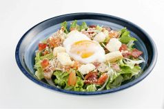 料理メニュー写真&nbsp;温玉シーザーサラダ