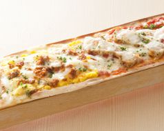 料理メニュー写真&nbsp;■特選！クアトロロングピザ【おすすめ】【とろ～り！チーズ！】