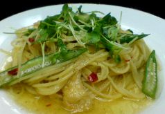 料理メニュー写真 蛸とオクラのコンソメパスタ