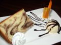 料理メニュー写真&nbsp;オレンジショコラのシフォンケーキ・バニラチョコソース添え【コーヒー又は紅茶付】