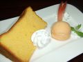 料理メニュー写真&nbsp;にんじんのシフォンケ-キ・手作りにんじんのアイスクリ-ム添え【コ-ヒ-又は紅茶付】