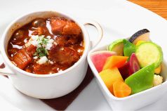 料理メニュー写真 ヤミツキ煮込み季節の温野菜添え