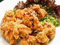 料理メニュー写真&nbsp;トマトと玉子炒め/油淋鶏/イカ塩揚げ/鮭となすのあげ炒め/豚のスペアリブ薬膳煮込み
