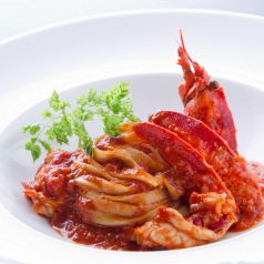 料理メニュー写真 1尾丸ごとオマール海老のパスタ タリアテッレ
