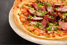 料理メニュー写真&nbsp;桜ソーセージとキムチ／マルゲリータ　 &nbsp;&nbsp;&nbsp;&nbsp;&nbsp;各900円