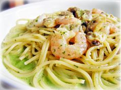 ひこうき パスタ オムライスの写真