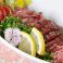 料理メニュー写真&nbsp;馬肉のたたきポン酢がけ／馬キムチ炒め／馬肉の南蛮タルタル添え　各1000円
