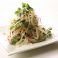 料理メニュー写真&nbsp;彩り野菜とくらげのサラダ
