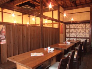 ピカピカ 炭火焼酒場の雰囲気1
