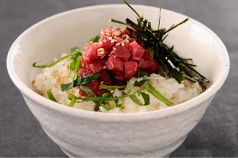 料理メニュー写真&nbsp;馬桜ゴマだれ丼　900円 ／ 馬そぼろ御飯　700円