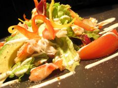 料理メニュー写真&nbsp;たらばガニとアボカドサラダ