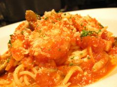 料理メニュー写真&nbsp;海老とキノコのトマトソースパスタ