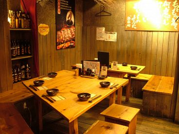 宮崎鶏とうどん 昆ぶ家 こぶや 新宿三丁目店の雰囲気1