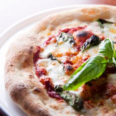 料理メニュー写真 Pizzaマルゲリータ (トマト・モッツァレラ・バジル)