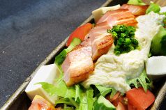 料理メニュー写真&nbsp;フレッシュモツッァレラとアボガドサラダ