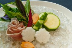 料理メニュー写真&nbsp;自家農園野菜の酢漬けと生ハム