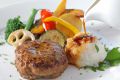 料理メニュー写真&nbsp;伊達の塩豚100％とたっぷり彩り野菜のおろし柚子ポン酢添えハンバーグランチ